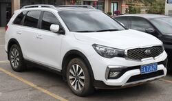 2017 Dongfeng-Yueda-Kia KX7 (front).jpg