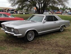 Buick Riviera silver.jpg