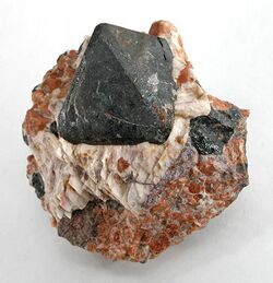 Franklinite-Willemite-Zincite-103826.jpg