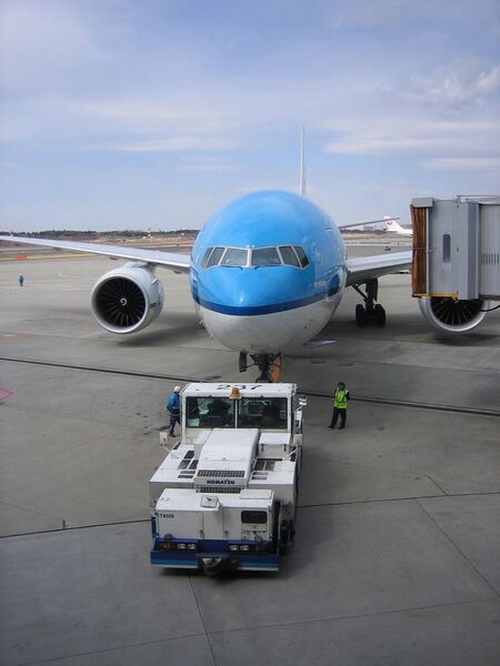 File:KLM 777 pushback.jpg