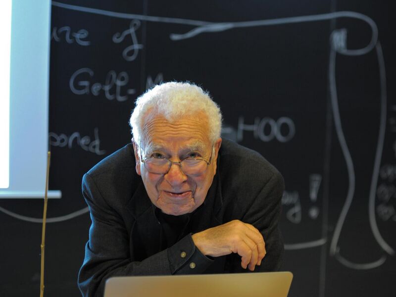 File:Murray Gell-Mann at Lection.JPG