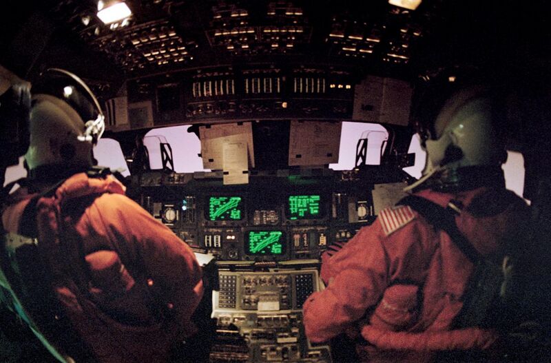 File:Space Shuttle reentry aboard flight deck.jpg