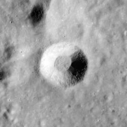 Aratus crater AS15-M-1134.jpg