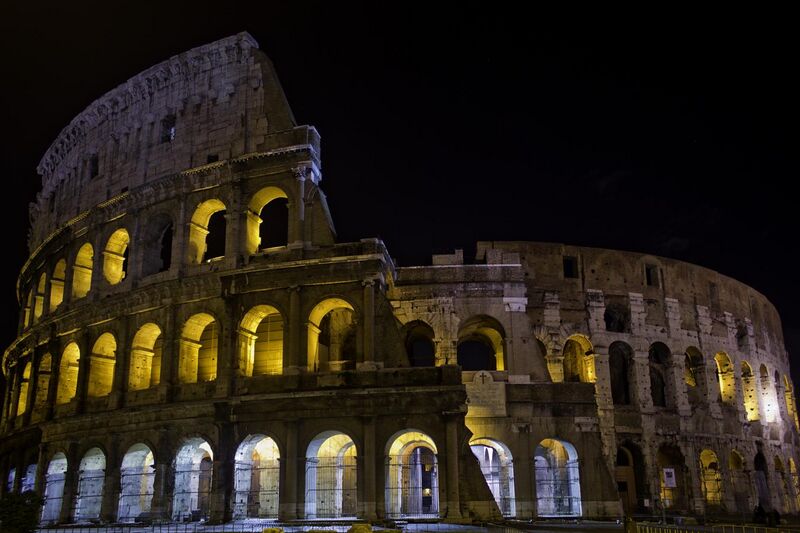 File:Colosseo - Through my lens 2.jpg