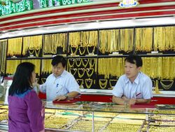 Gold Shop - Chinatown - Bangkok - Thailand (34712730185).jpg