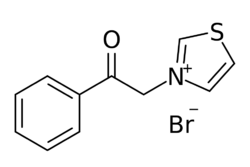 N-phenacylthiazolium bromide.svg