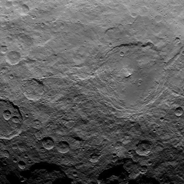 File:PIA19591-Ceres-DwarfPlanet-Dawn-2ndMappingOrbit-image23-20150622.jpg