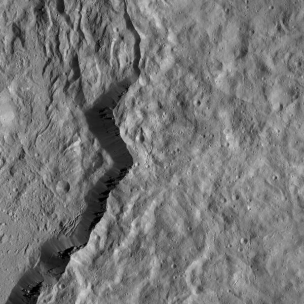 File:PIA20648-Ceres-DwarfPlanet-Dawn-4thMapOrbit-LAMO-image108-20160126.jpg