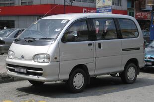 Perodua Rusa (first generation, first facelift) (front), Kajang.jpg