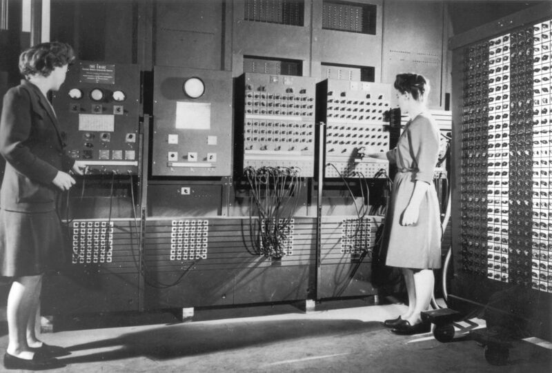 File:Two women operating ENIAC (full resolution).jpg