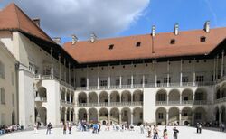 Wawel Krakow June 2006-2.jpg