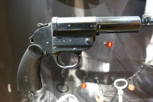 Flare pistol, U-505, World War II - Museum of Science and Industry (Chicago) - DSC06765.JPG