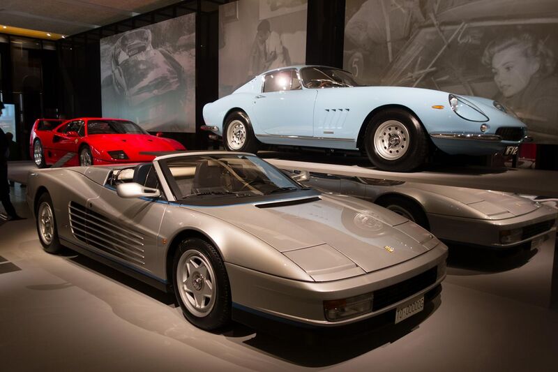File:TR Spider and 275 GTB4 at London Design Museum 2018.jpg