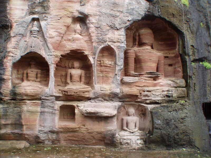 File:Desecrated Jain idols on the stone cliffs, Gopachal Parvat, Gwalior Fort, Madhya Pradesh.jpg