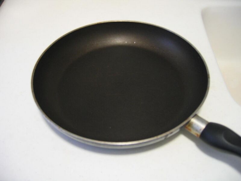 File:Frying pan.jpeg