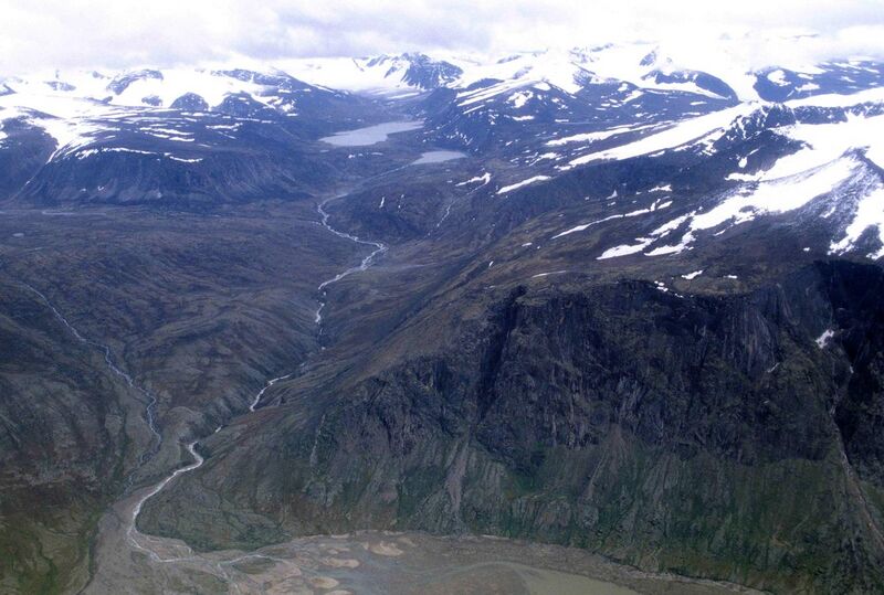 File:Qijuttaaqanngittuq Valley 1 1997-08-07.jpg