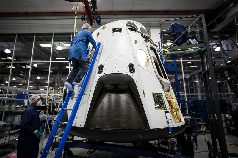 File:SpaceX Dragon v2 Pad Abort Vehicle (16669501448).jpg