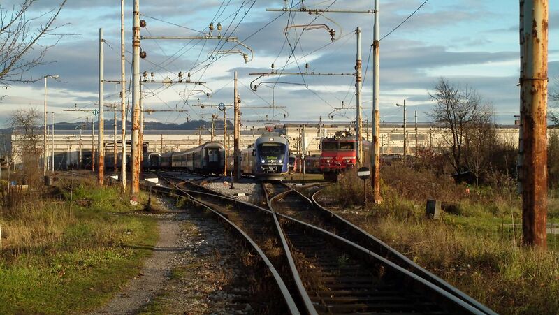 File:Trains pic by Praktica.JPG