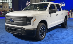 2023 Ford F-150 Lightning Pro (United States) front view.png