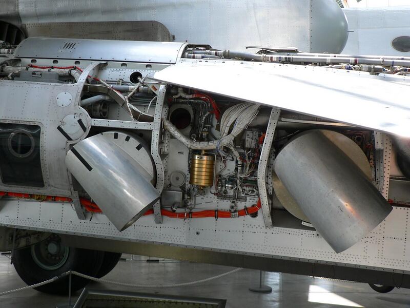 File:Aircraft engine VAK191B hover swing nozzles LH 2.jpg