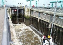 Cardiff Bay Barrage lock.jpg