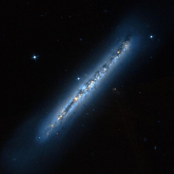 File:NGC 4634 Hubble WikiSky.jpg