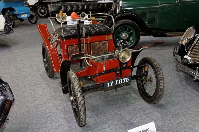 File:Paris - Retromobile 2012 - Decauville voiturette - 1898-1899 - 001.jpg