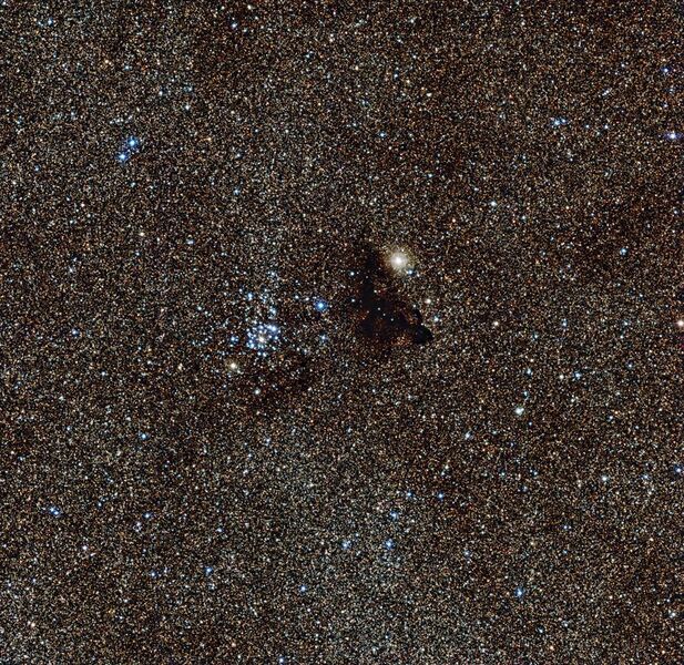 File:The star cluster NGC 6520 and the strangely shaped dark cloud Barnard 86.jpg