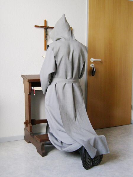 File:Trappist praying 2007-08-20 dti.jpg