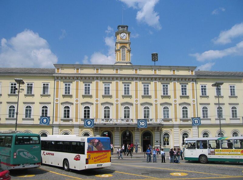 File:ZelezniskaPostaja-Ljubljana.JPG