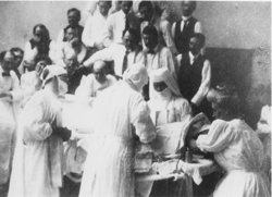 Alice Magaw (1860-1928) administering anesthesia at the Mayo Clinic.png