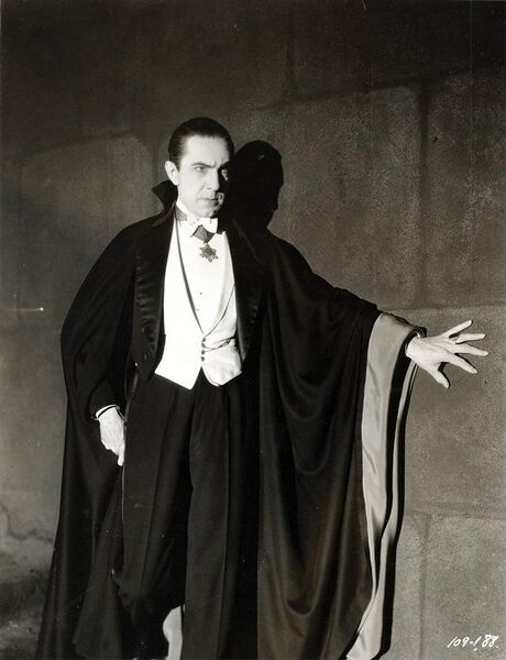 File:Bela Lugosi as Dracula, anonymous photograph from 1931, Universal Studios.jpg