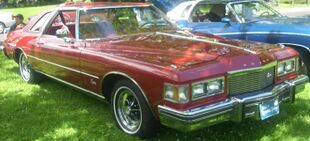 Buick Riviera (Rassemblement Saint-Bruno-De-Montarville '10).jpg