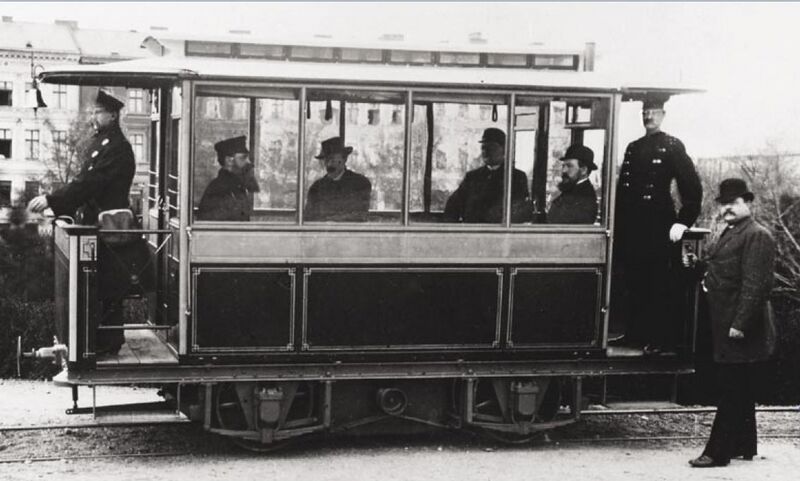 File:First electric tram- Siemens 1881 in Lichterfelde.jpg