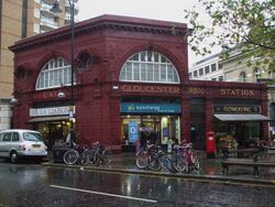 Gloucester Road stn former Piccadilly building look north.JPG