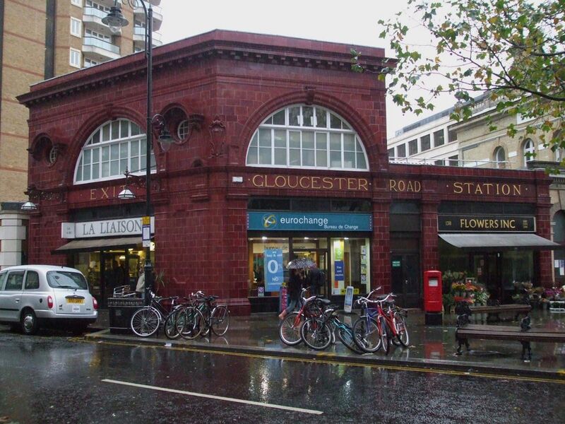 File:Gloucester Road stn former Piccadilly building look north.JPG