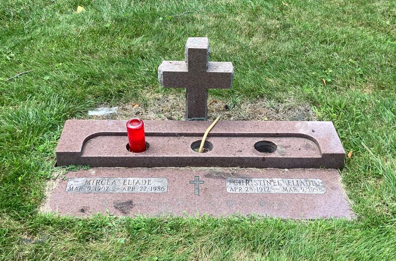 File:Grave of Mircea Eliade (1907–1986) at Oak Woods Cemetery, Chicago.jpg