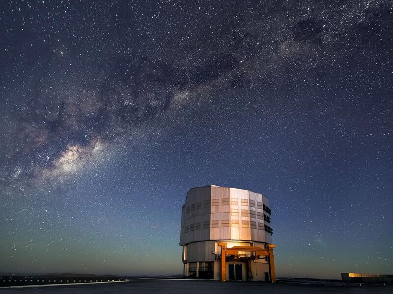 File:Milky Way Emerges as Sun Sets over Paranal.jpg