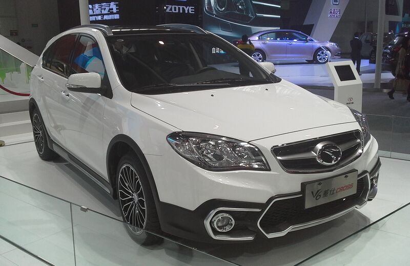 File:Soueast V6 Lingshi Cross 02 Auto China 2014-04-23.jpg