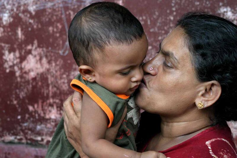File:Sri Lankan woman and child.jpg