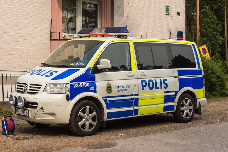 File:Swedish police command vehicle.jpg