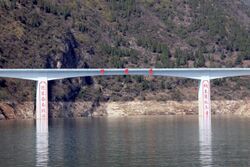 20100316-18 Yangtze River Cruise-Shennongxi Bridge.JPG