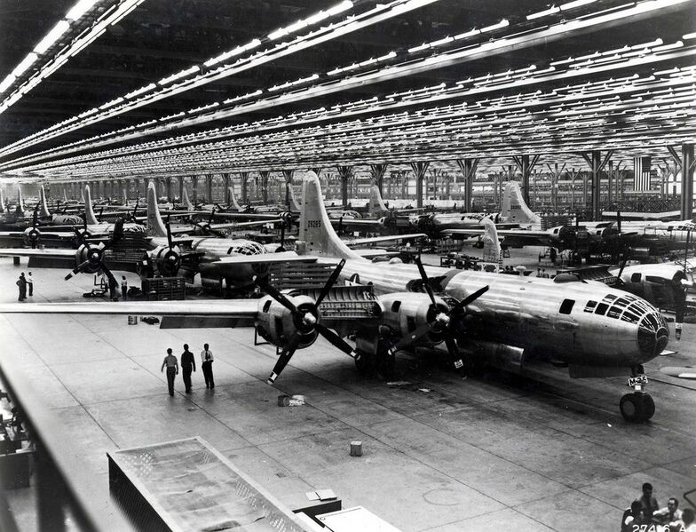 File:Boeing-Whichata B-29 Assembly Line - 1944.jpg