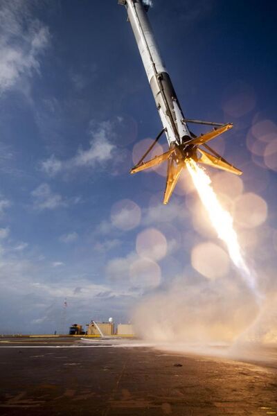 File:CRS-6 first stage booster landing attempt.jpg