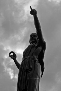 Kannagi statue, Marina beach, Chennai.jpg