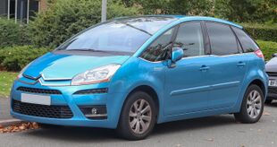 2009 Citroen C4 Picasso 5 Exclusive HDi S-A 2.0 Front.jpg