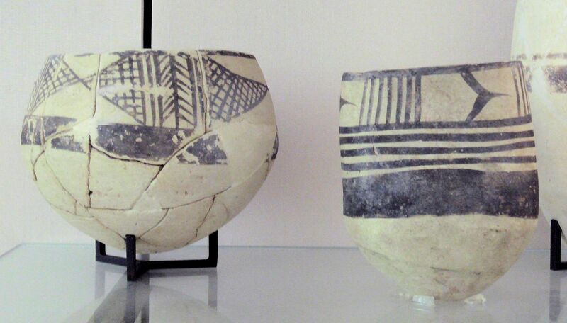 File:Ubaid IV pottery jars 4700-4200 BC Tello, ancient Girsu, Louvre Museum.jpg