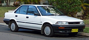 1989-1991 Toyota Corolla (AE92) CS sedan 05.jpg