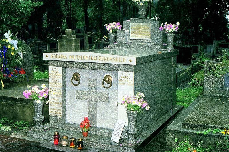 File:Grób rodziców Jana Pawła II na cmentarzu Rakowickim w Krakowie.jpg
