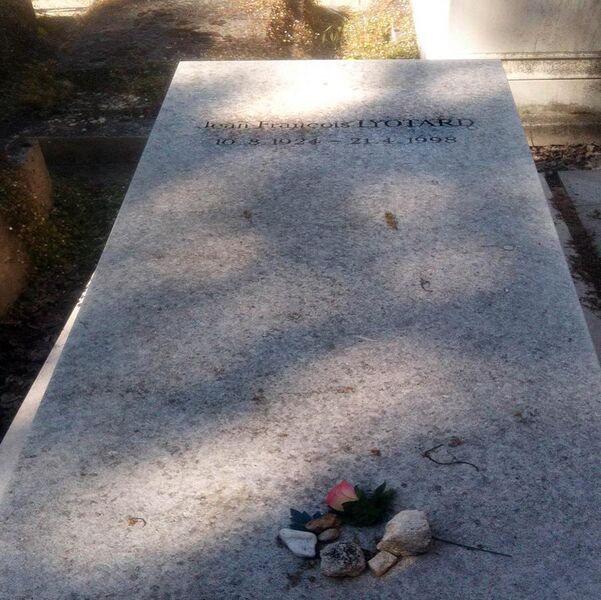 File:Lyotard grave, Paris.jpg